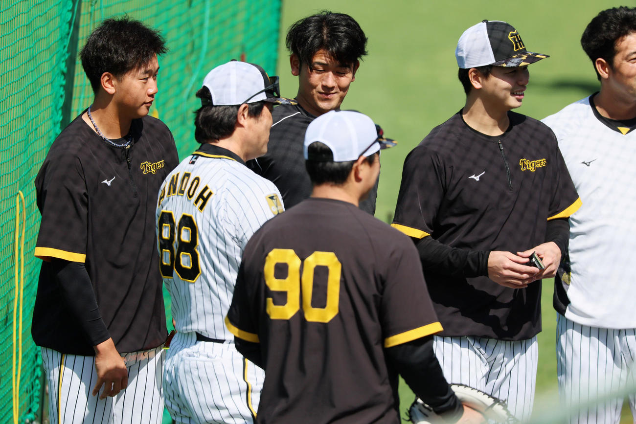 阪神対中日　1軍に合流した門別（撮影・加藤哉）