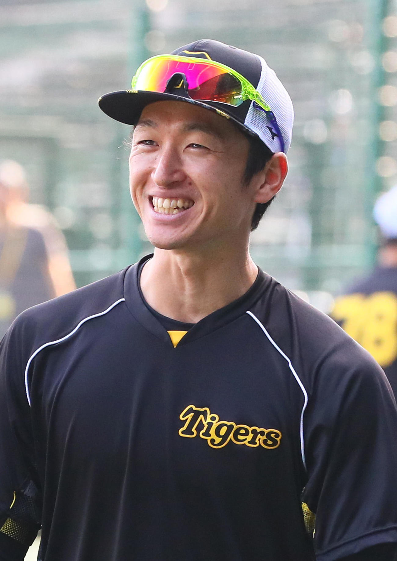 阪神対中日　試合前の練習でリラックスした表情を見せる阪神近本（撮影・上山淳一）