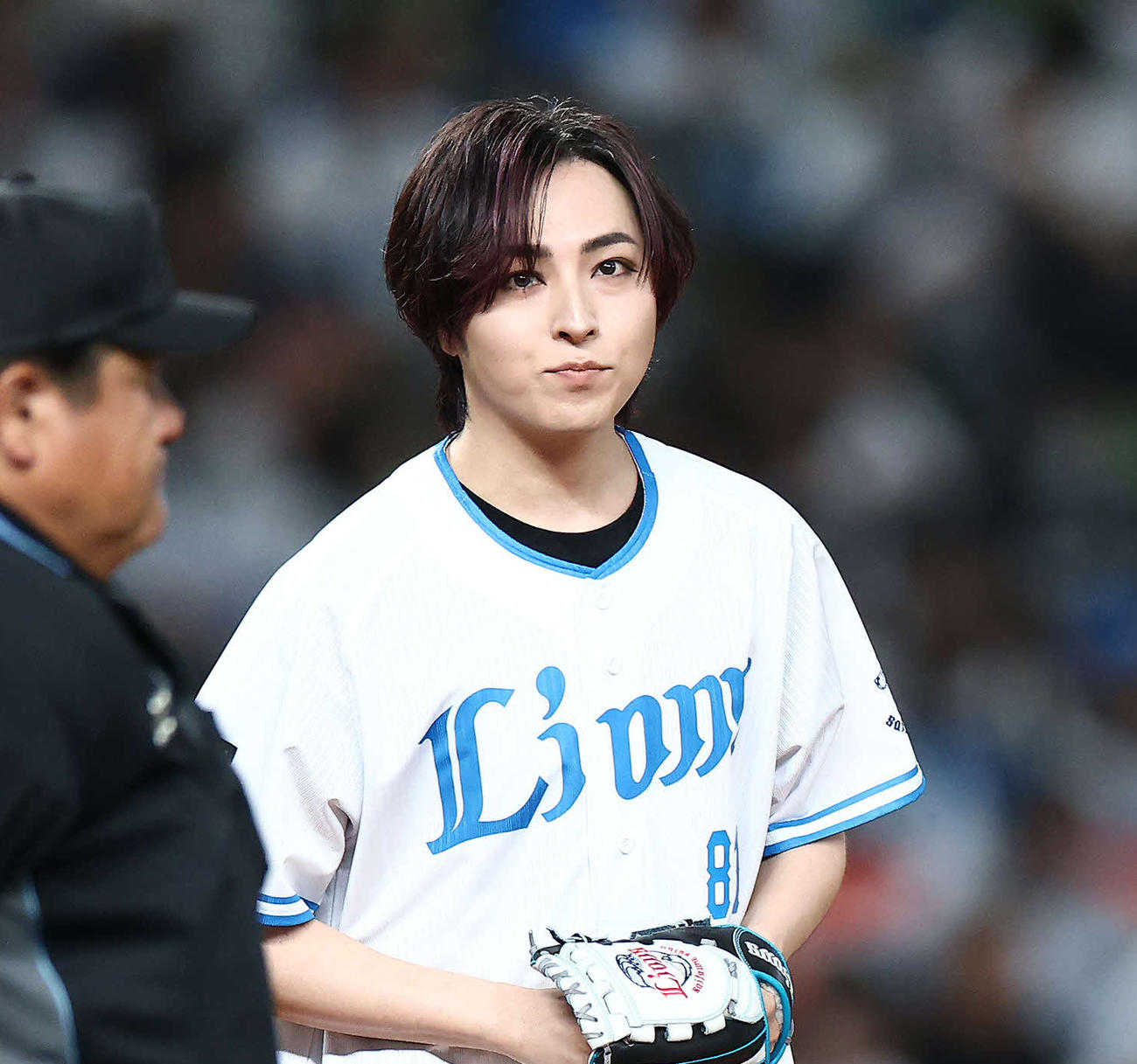 西武対楽天　開始前、始球式に臨む蒼井翔太（撮影・河田真司）