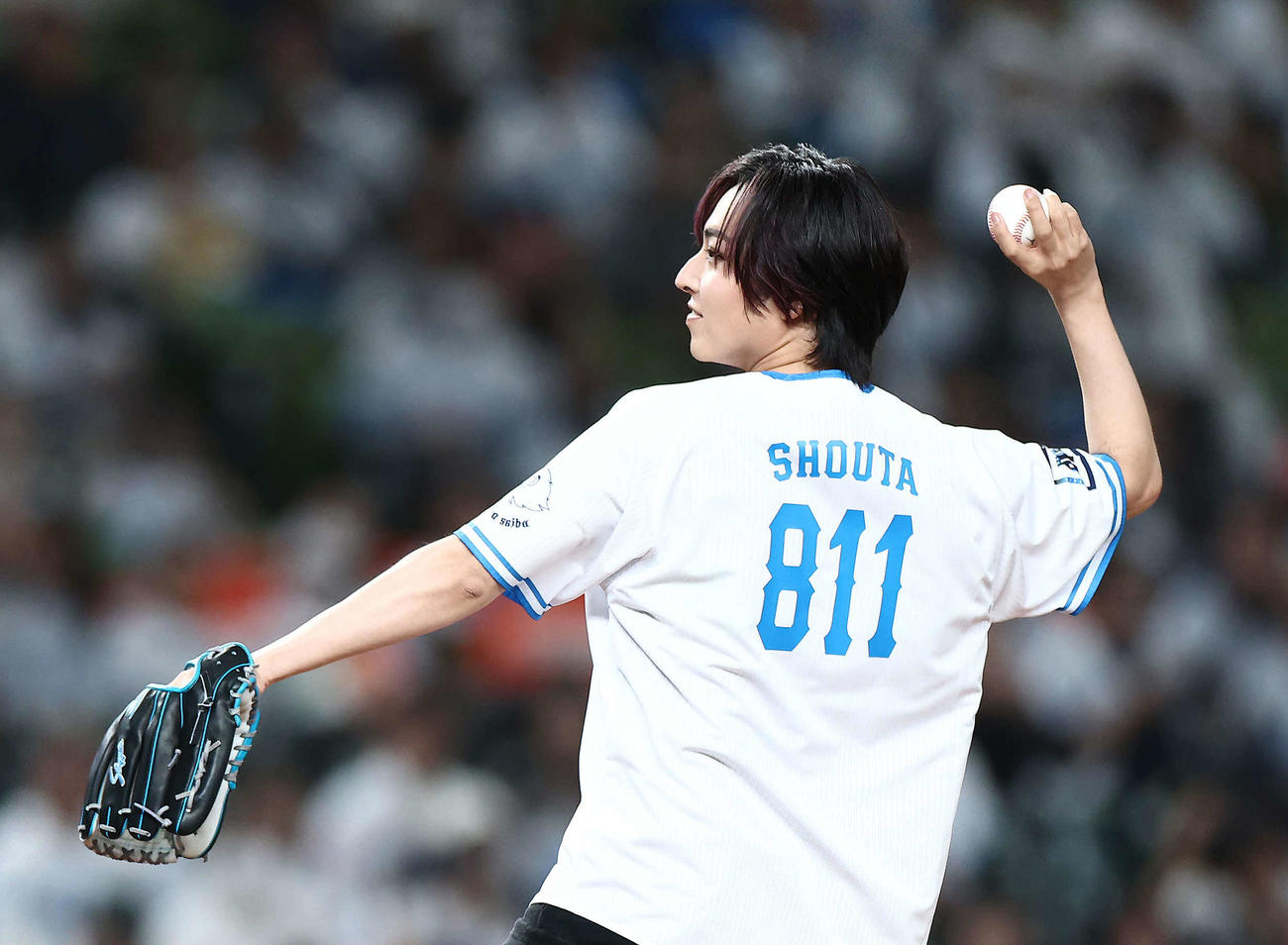 西武対楽天　開始前、始球式に臨む蒼井翔太（撮影・河田真司）