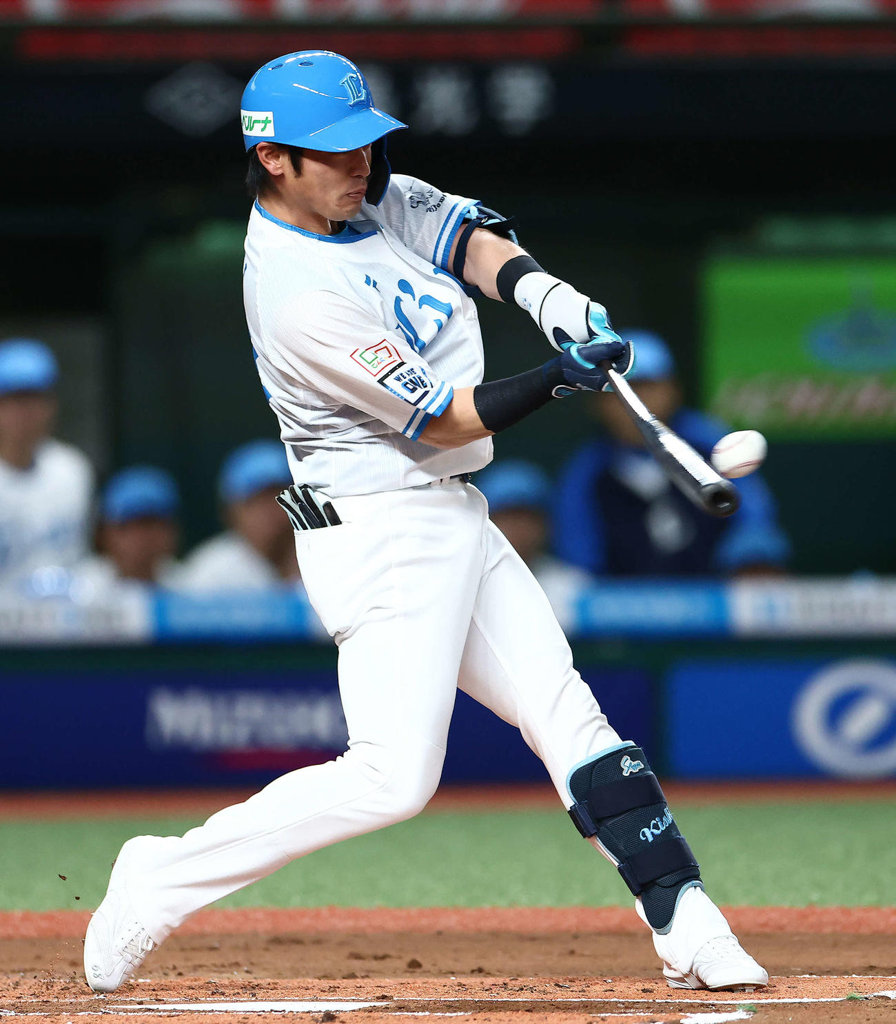 西武対楽天　1回裏西武1死、左越え先制ソロ本塁打を放つ岸（撮影・河田真司）