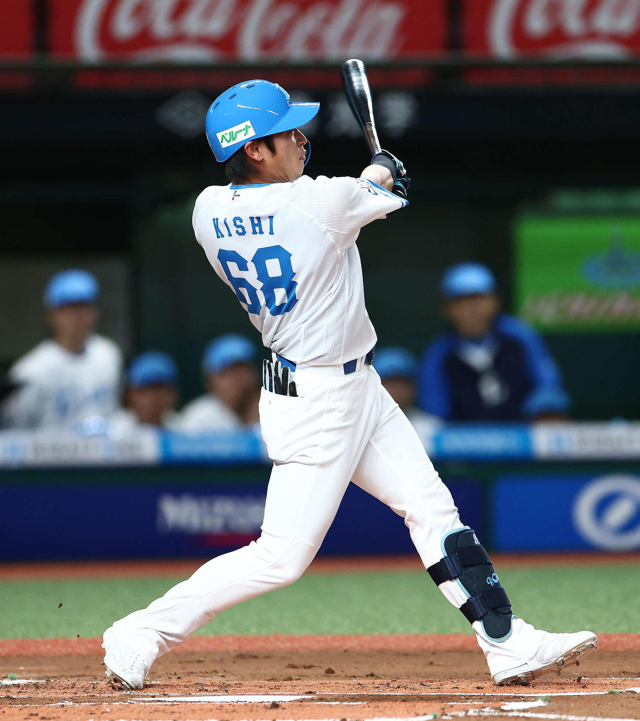 西武対楽天　1回裏西武1死、左越え先制ソロ本塁打を放つ岸（撮影・河田真司）