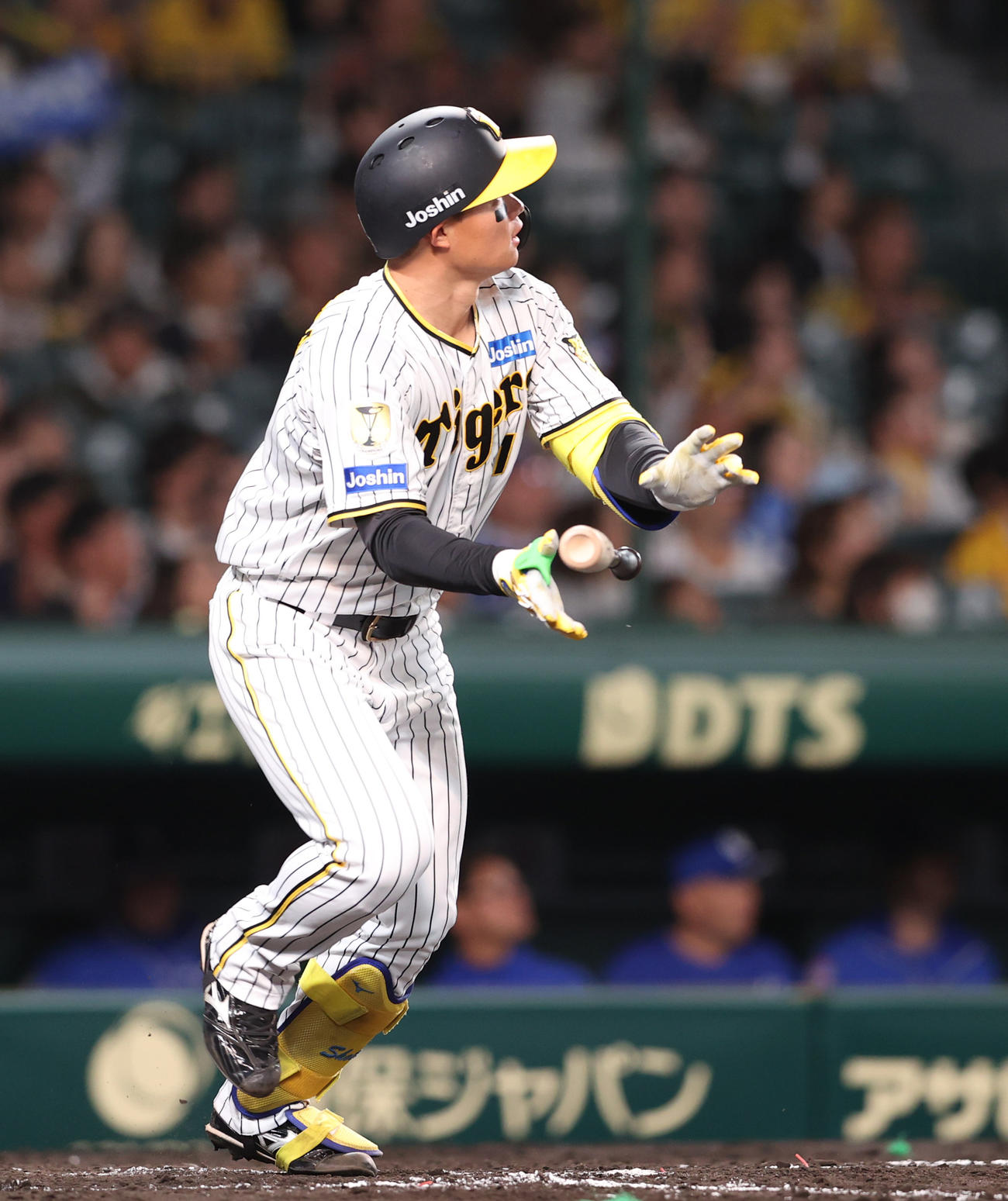 阪神対中日　3回裏阪神1死、森下は左越えソロ本塁打を放つ（撮影・上山淳一）