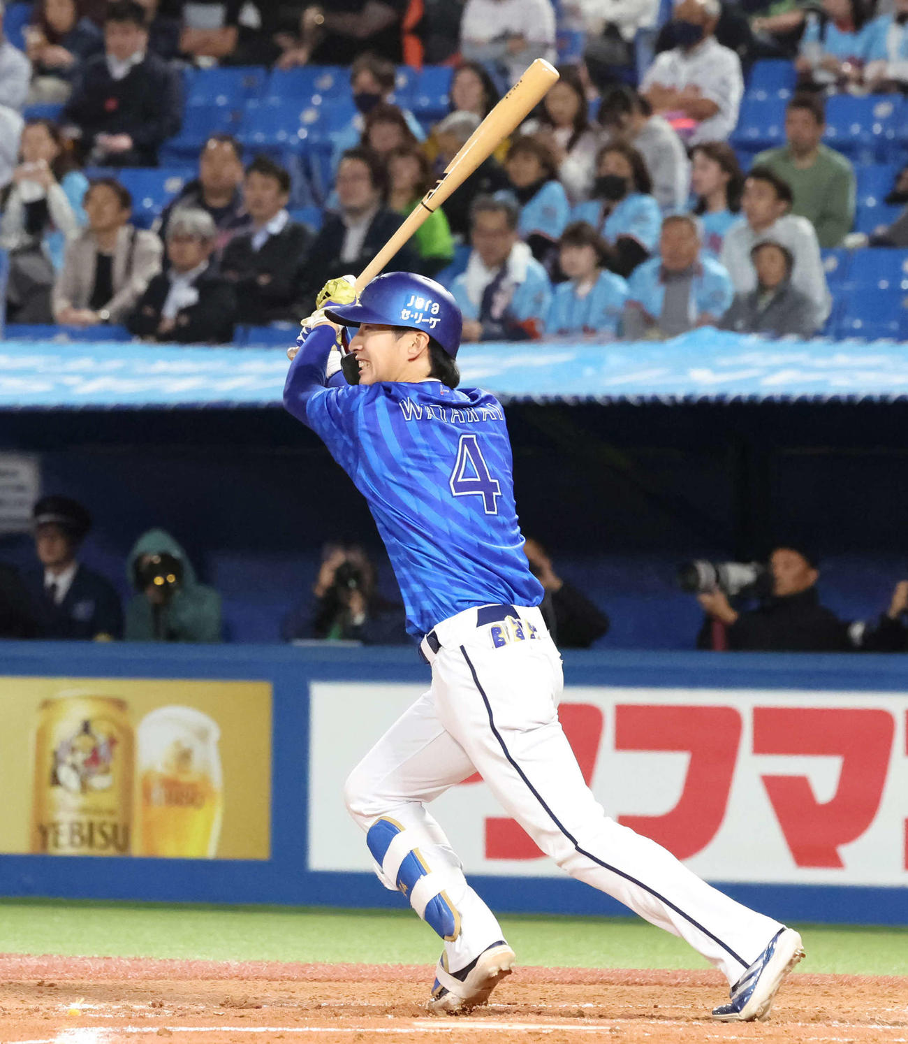 ヤクルト対DeNA 3回表DeNA1死、度会は中前安打を放つ（撮影・丹羽敏通）