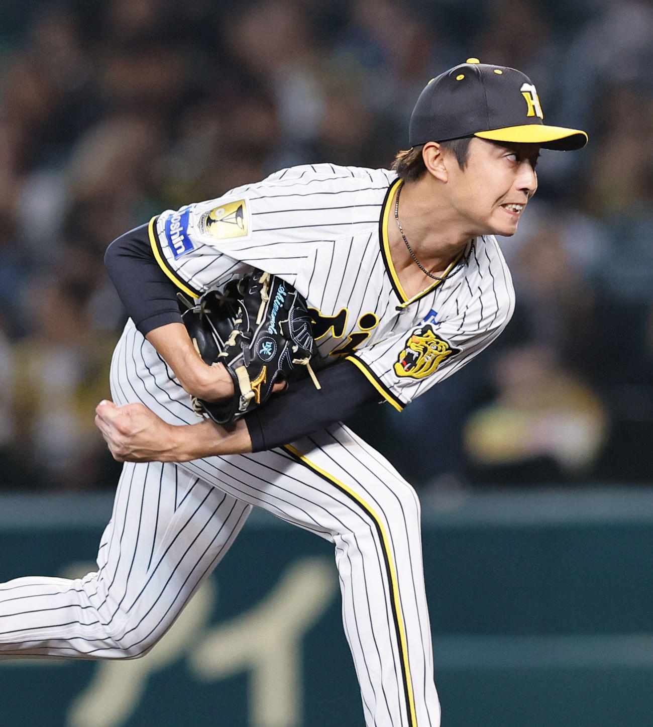 阪神対中日　7回、2番手で登板した阪神島本（撮影・藤尾明華）