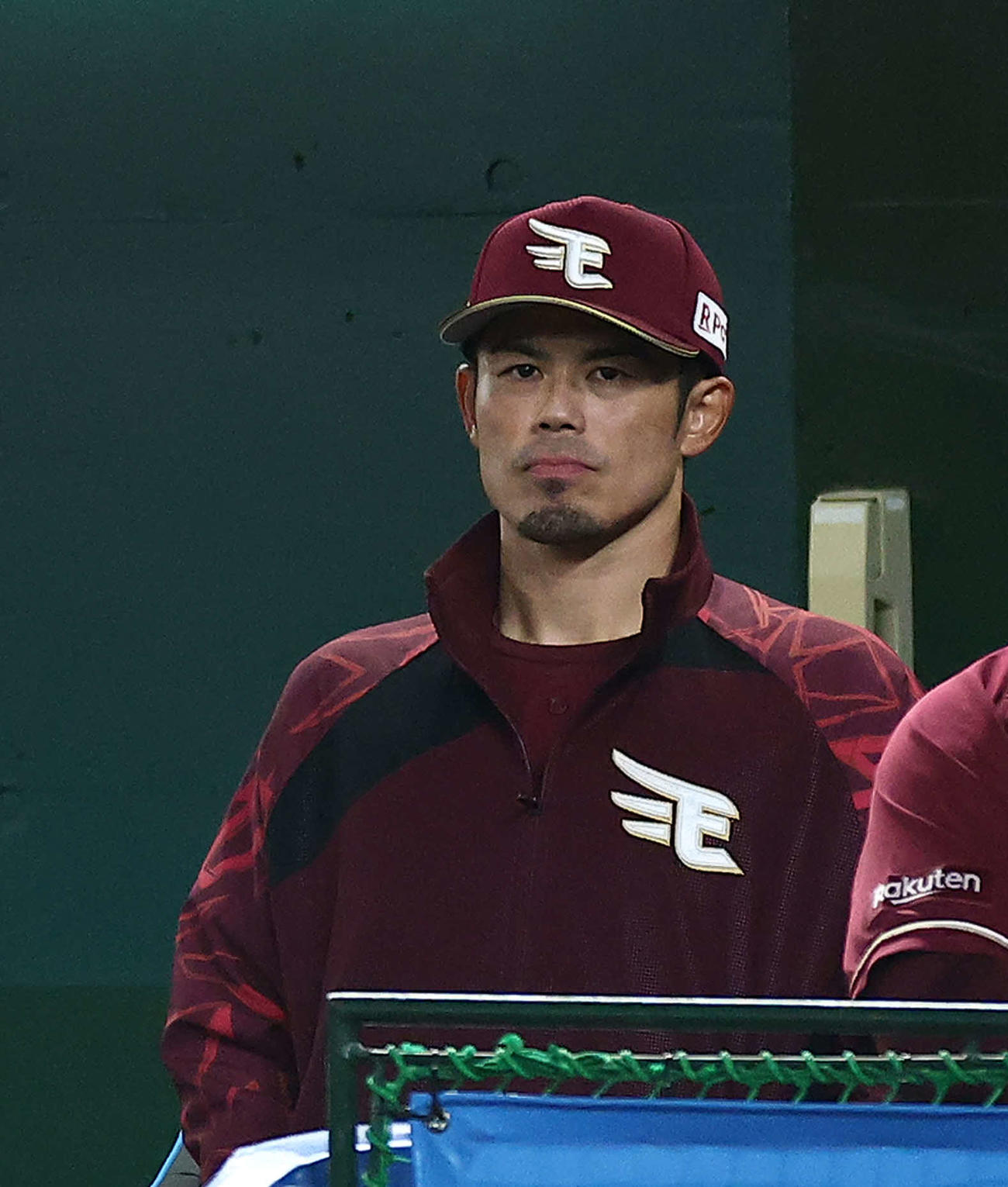 西武対楽天　9回表、戦況を見守る今江監督（撮影・河田真司）