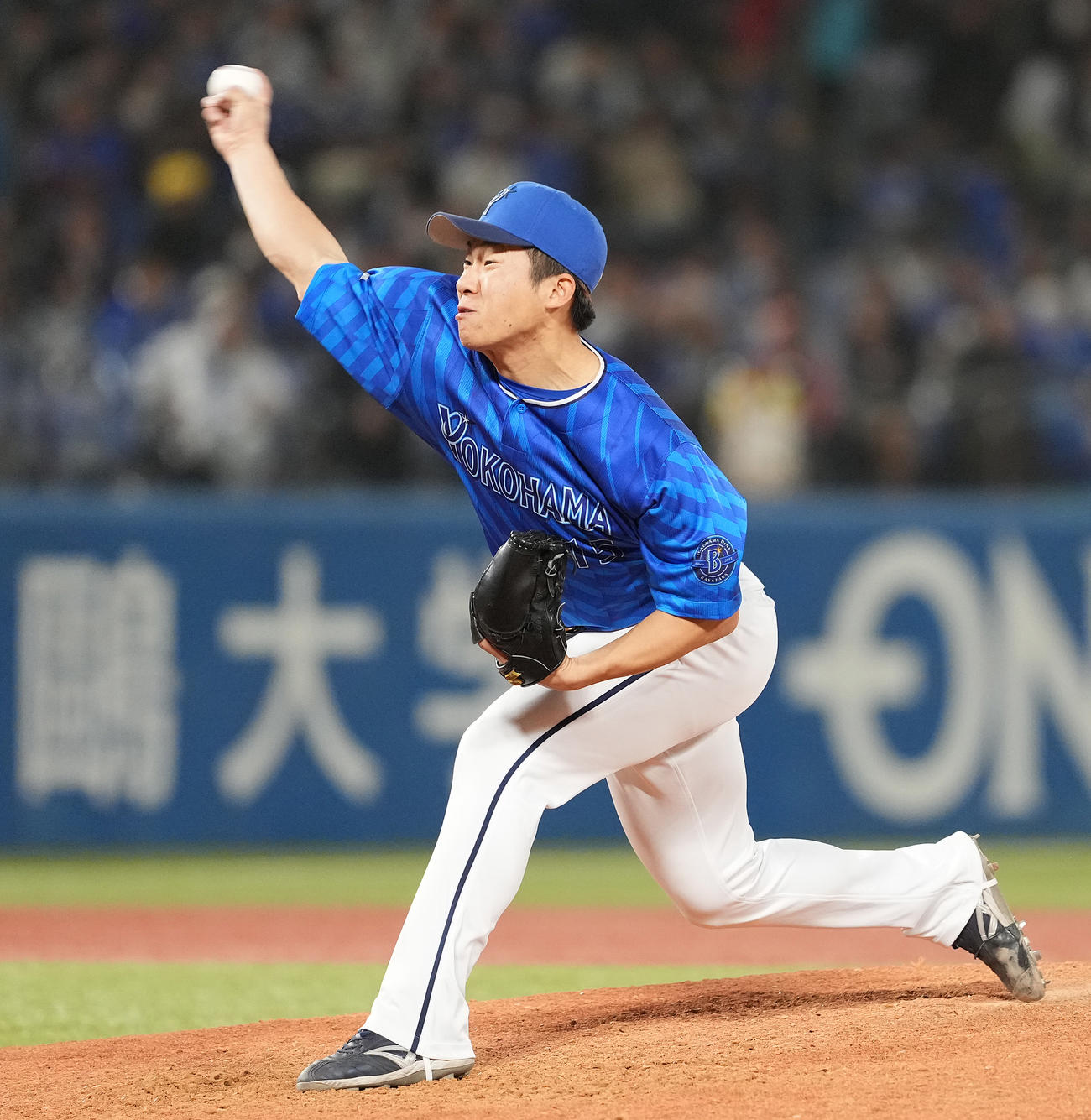 ヤクルト対DeNA 7回裏から2番手で登板したDeNA徳山（撮影・鈴木みどり）