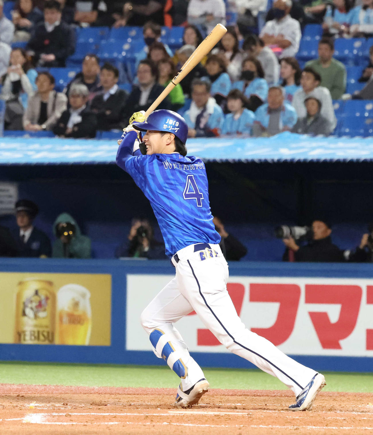ヤクルト対DeNA 3回表DeNA1死、度会は中前安打を放つ（撮影・丹羽敏通）