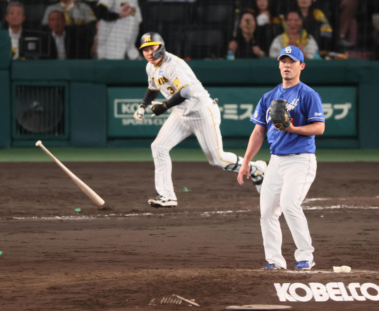 阪神対中日　5回裏阪神1死、福谷は大山に中越えソロ本塁打を浴びる（撮影・加藤哉）