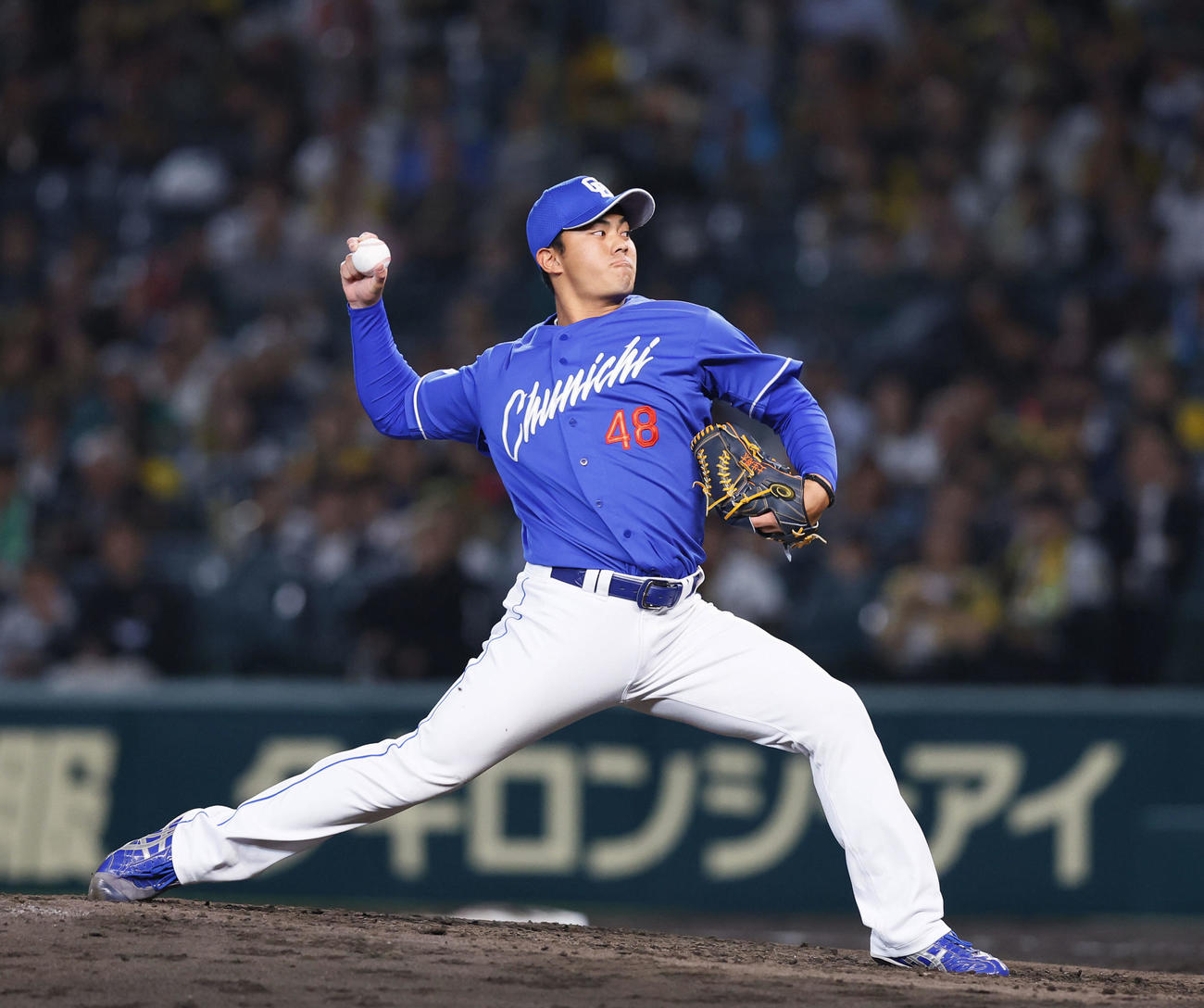 阪神対中日　8回、4番手で登板した中日土生（撮影・藤尾明華）
