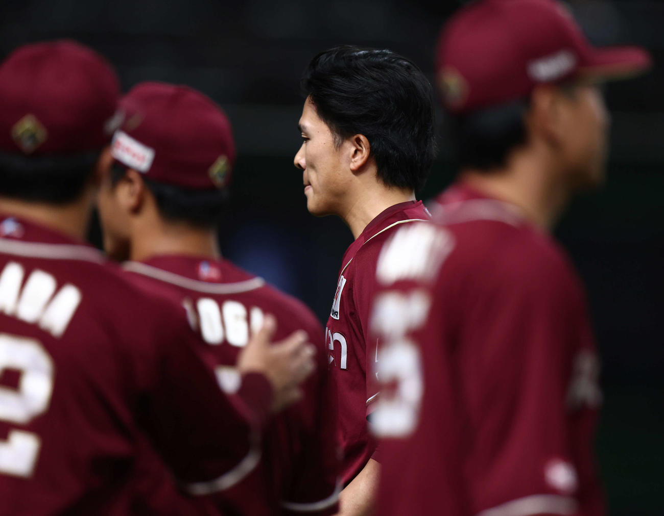 西武対楽天　1回裏を終え、浮かない表情でベンチに戻る早川（撮影・河田真司）