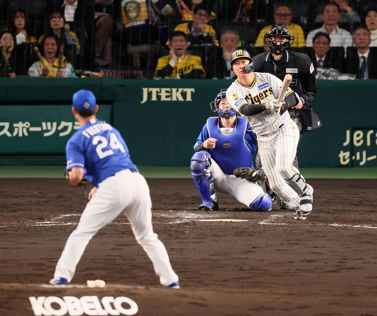 阪神対中日　5回裏阪神1死、大山は中越えソロ本塁打を放つ。投手は福谷（撮影・加藤哉）