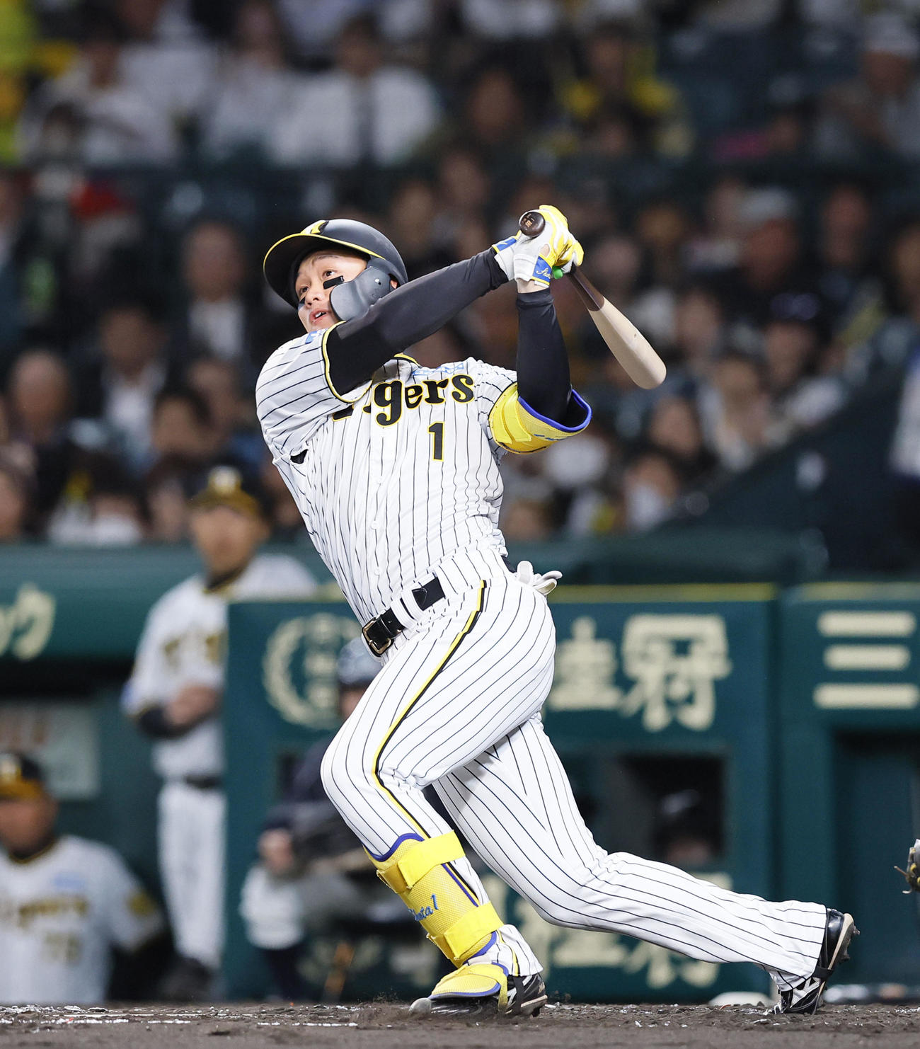 阪神対中日　3回裏阪神1死、森下は左越えに本塁打を放つ（撮影・藤尾明華）