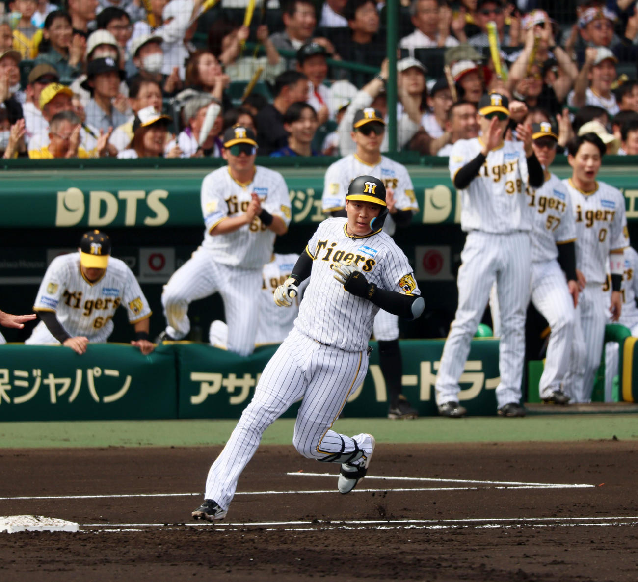 阪神対中日　1回裏阪神2死二塁、大山は中適時打を放つ（撮影・加藤哉）