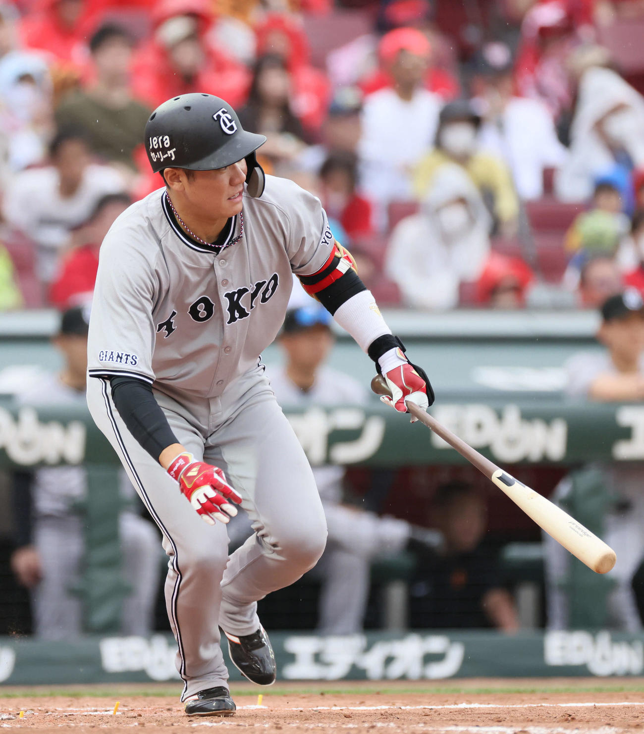 広島対巨人　5回表巨人2死一塁、坂本は投前内野安打を放つ（撮影・加藤孝規）