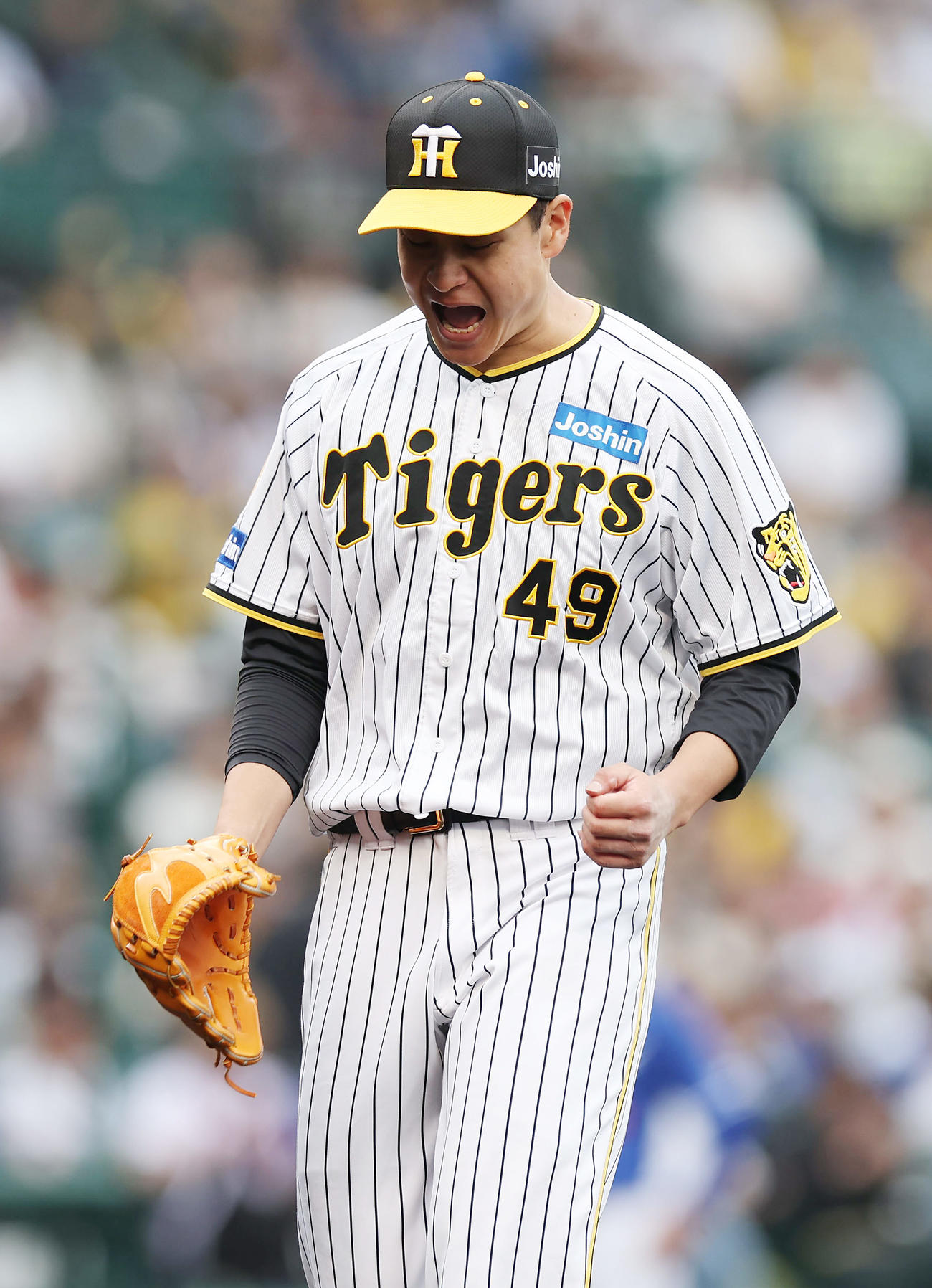 阪神対中日　7回表中日2死、岡林を二ゴロに仕留め雄たけびを上げる大竹（撮影・前田充）