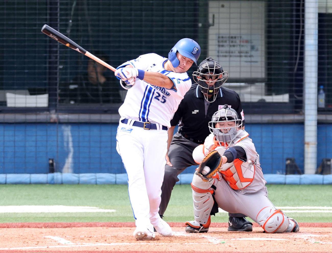3回裏DeNA1死、筒香は空振り三振に倒れる（撮影・鈴木正人）