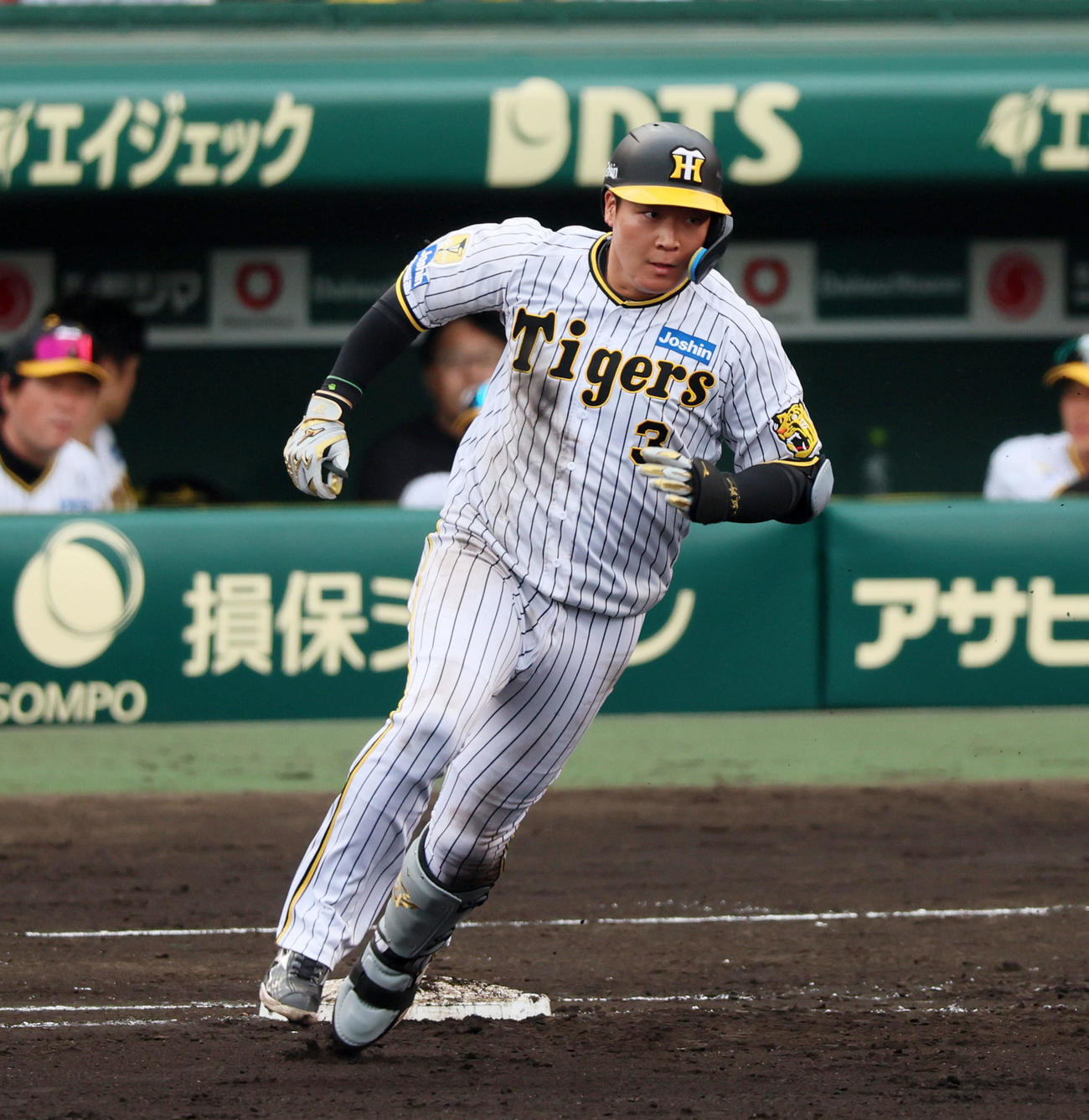 阪神対中日　6回裏阪神1死一塁、大山は右二塁打を放つ（撮影・加藤哉）