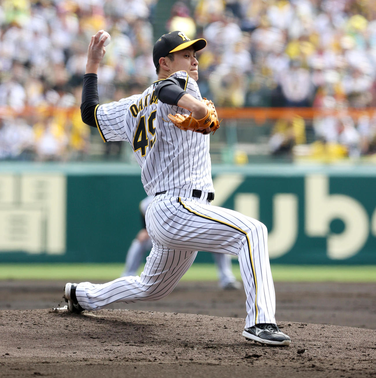 阪神対中日　甲子園のデーゲーム5連勝となる今季2勝目を挙げた阪神大竹（撮影・上山淳一）