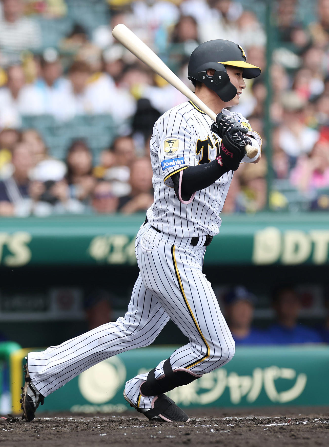 阪神対中日　2回裏阪神無死一、二塁、右前打を放つ木浪（撮影・前田充）