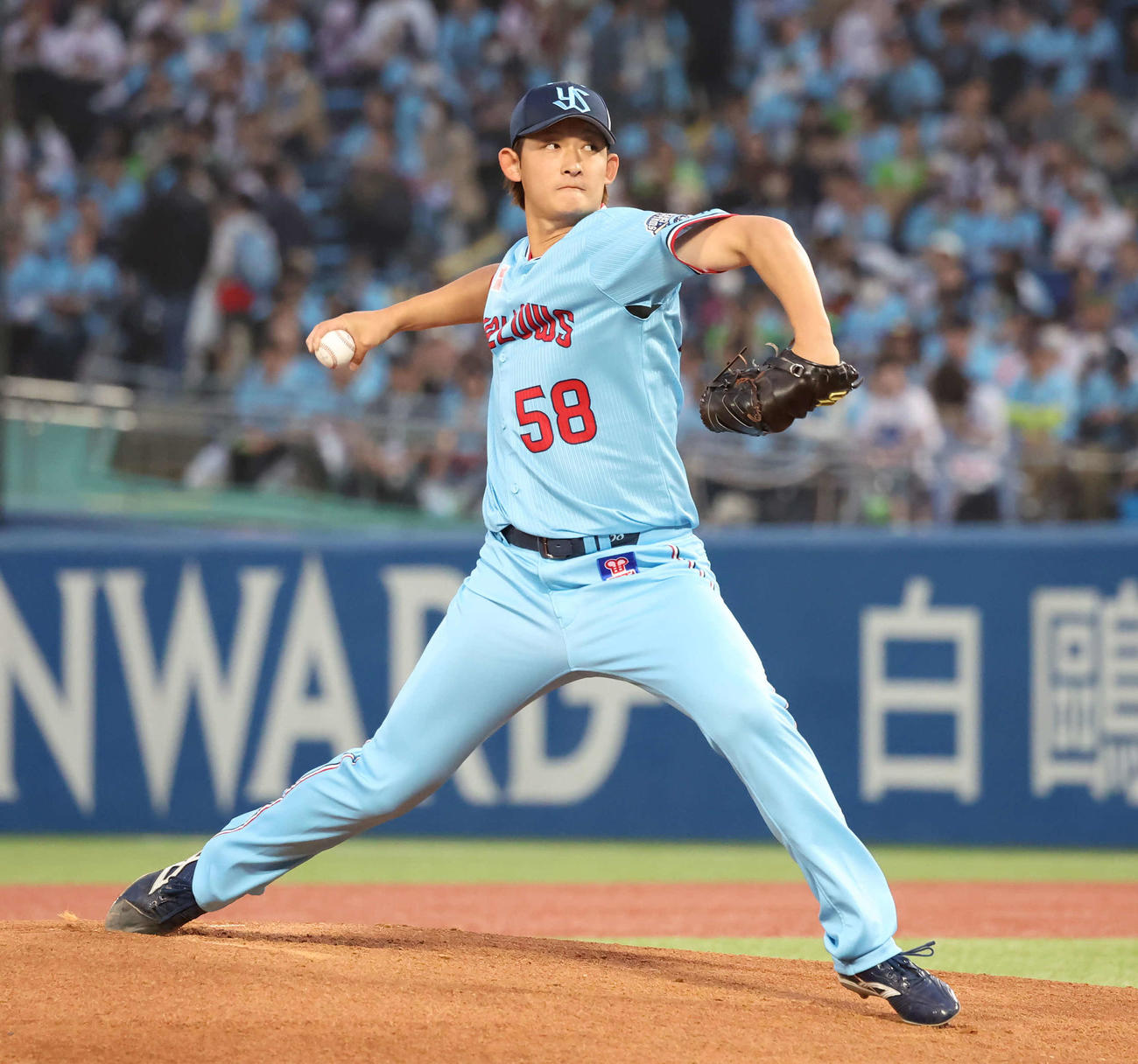 ヤクルト対DeNA　力投するヤクルト先発の阪口（撮影・丹羽敏通）
