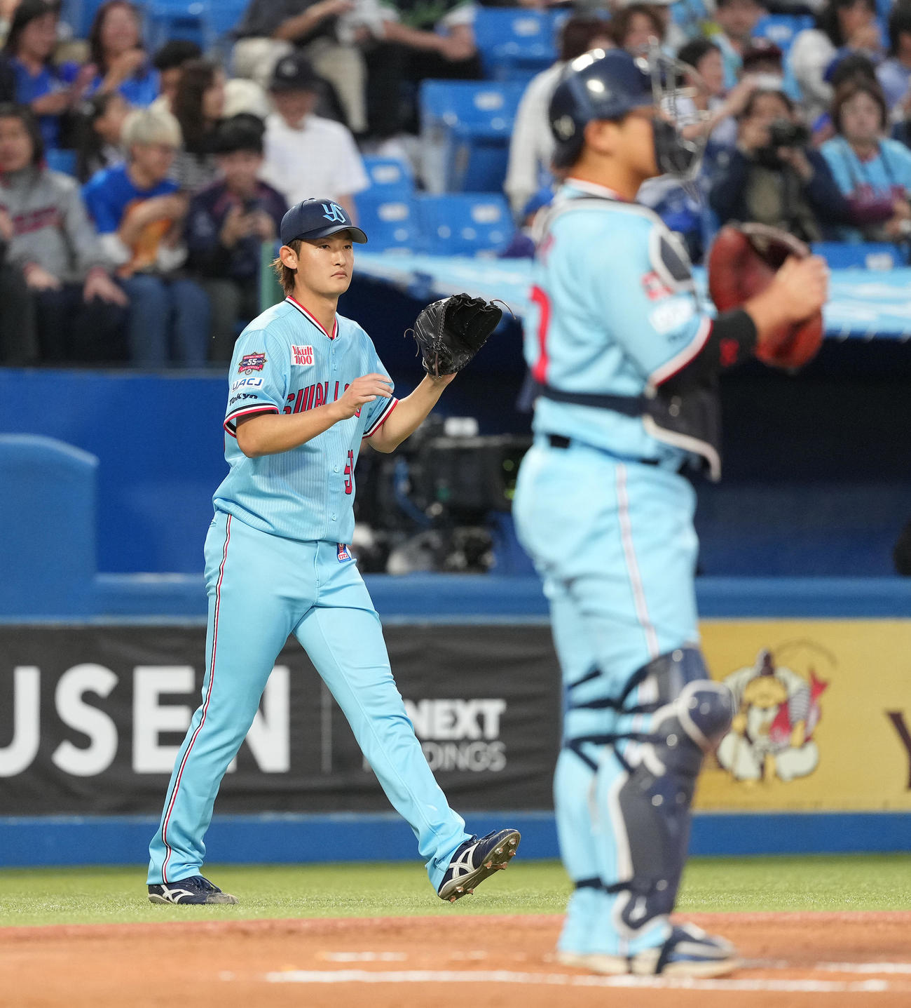 ヤクルト対DeNA 1回表DeNA1死二塁、佐野に先制の右前適時打を浴び、浮かない表情の阪口（撮影・鈴木みどり）