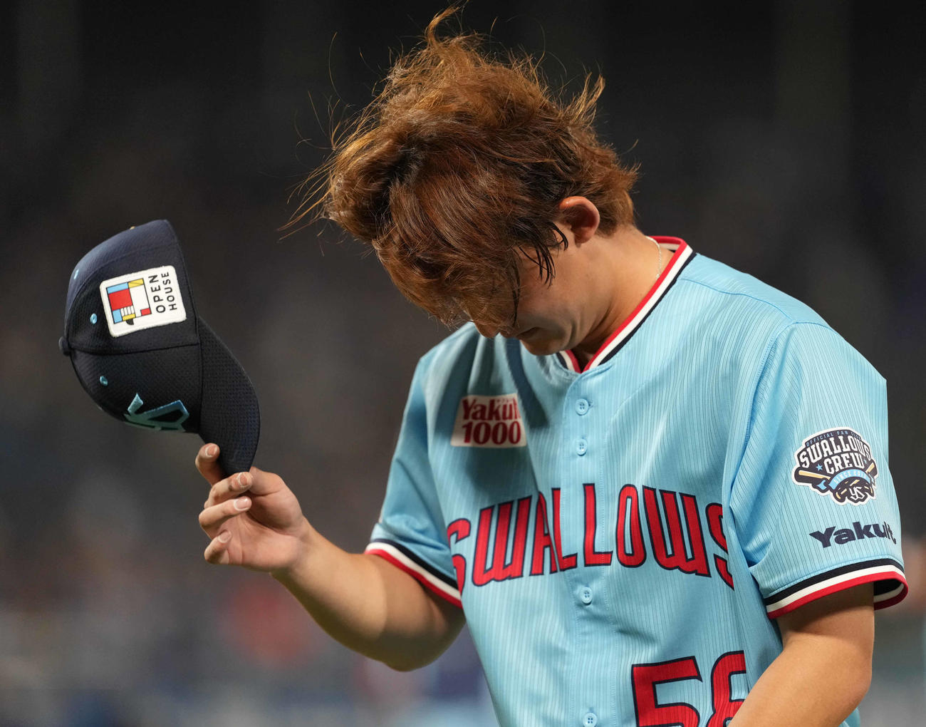 ヤクルト対DeNA 5回表途中で降板するヤクルト先発阪口（撮影・鈴木みどり）