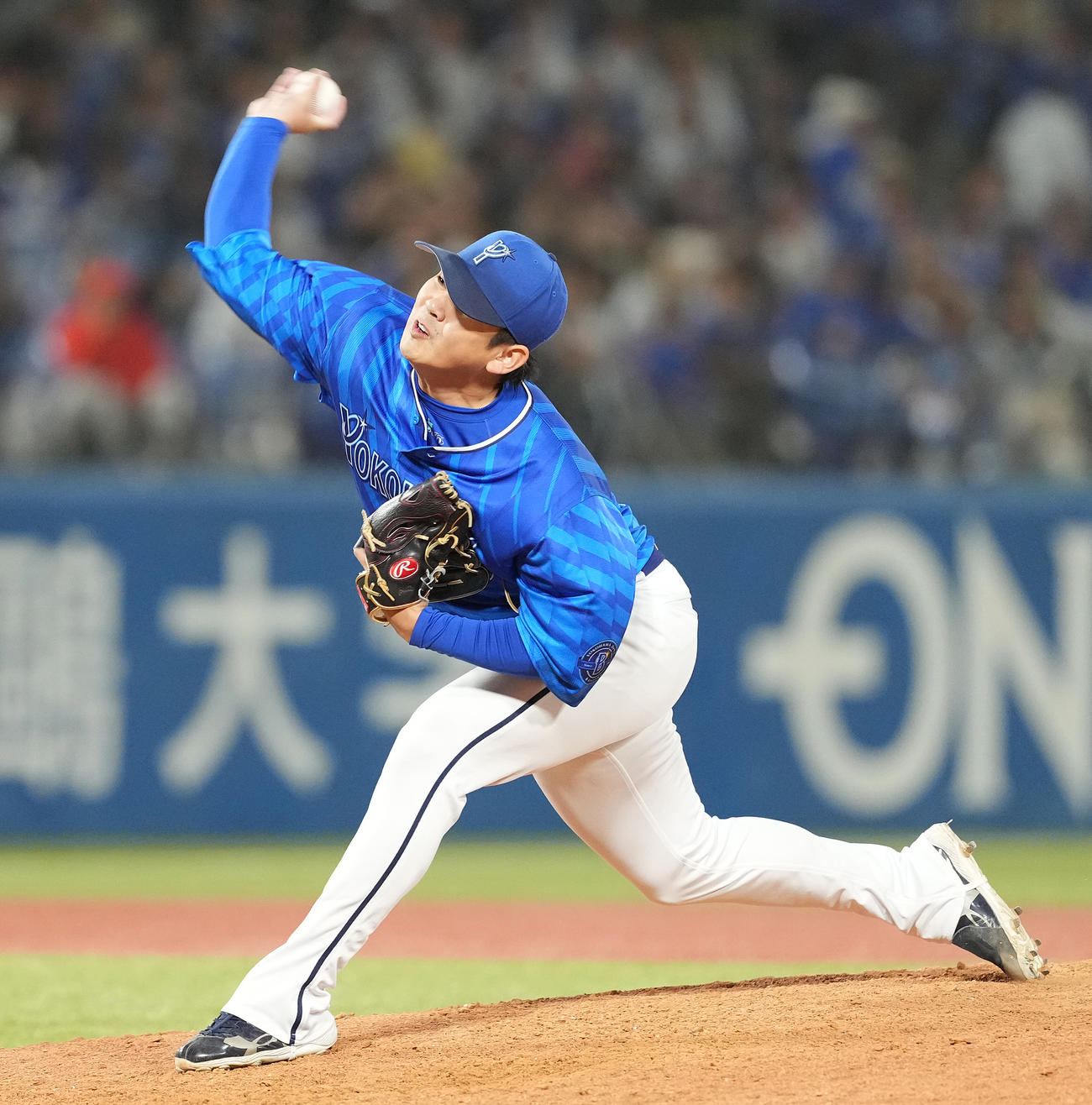 ヤクルト対DeNA 8回裏から5番手で登板したDeNA山崎（撮影・鈴木みどり）