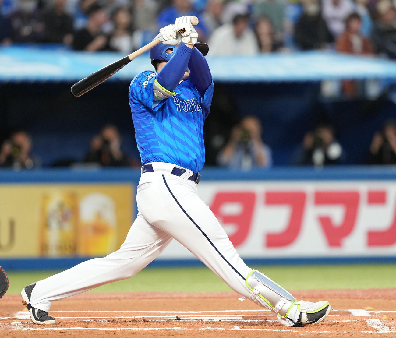 ヤクルト対DeNA 1回表DeNA1死二塁、右前適時打を放つ佐野（撮影・鈴木みどり）