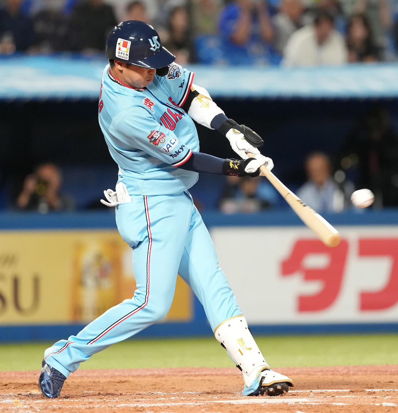 ヤクルト対DeNA 2回裏ヤクルト無死二塁、遊直に倒れる山田（撮影・鈴木みどり）