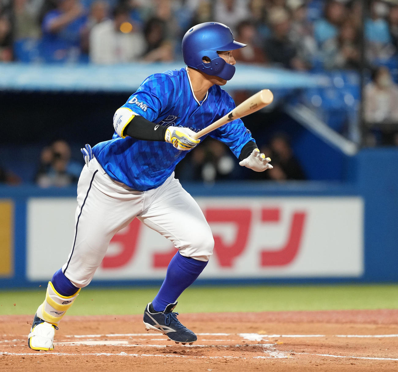 ヤクルト対DeNA 2回表DeNA1死一塁、適時三塁打を放つ京田（撮影・鈴木みどり）