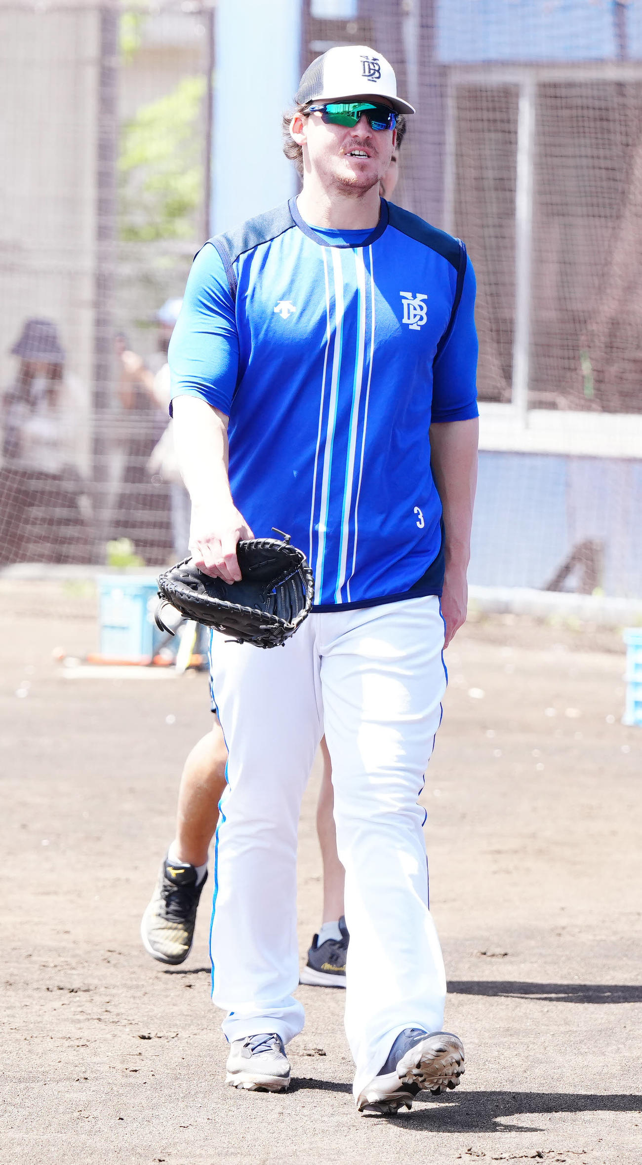 4月19日、練習に臨むDeNAオースティン