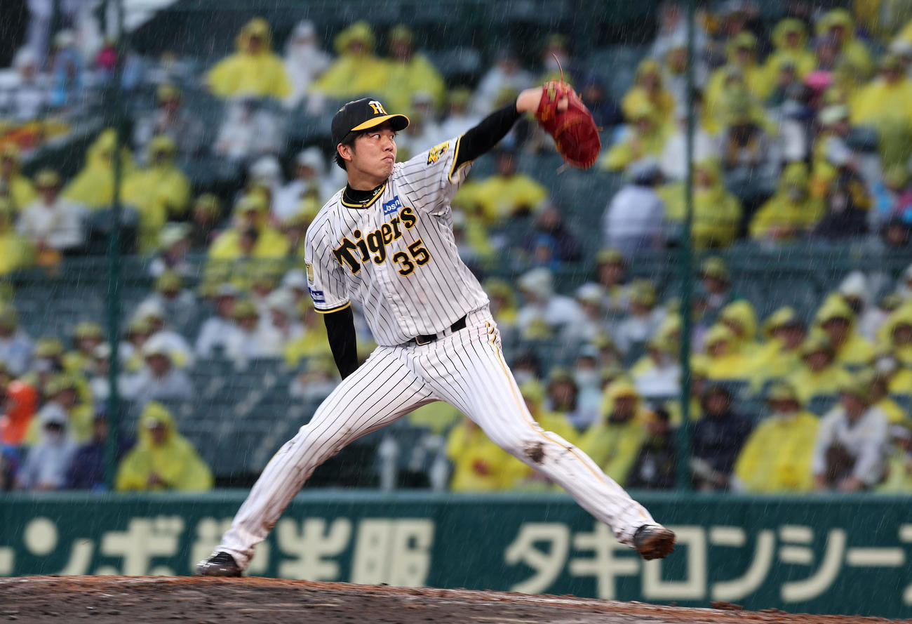 阪神対中日　7回表、力投する阪神才木（撮影・前田充）