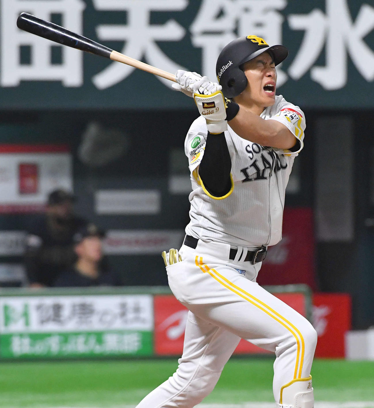 ソフトバンク対オリックス　6回裏ソフトバンク2死、打ち損じた柳田は悔しそうな表情を見せる（撮影・岩下翔太）