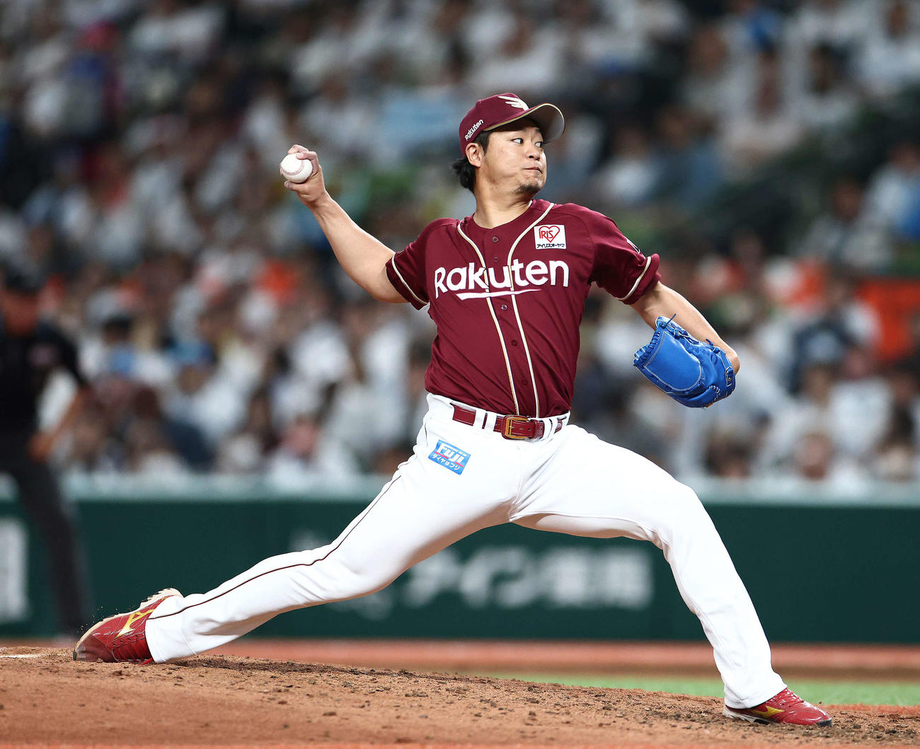西武対楽天　7回裏、楽天3番手で登板する酒居（撮影・河田真司）