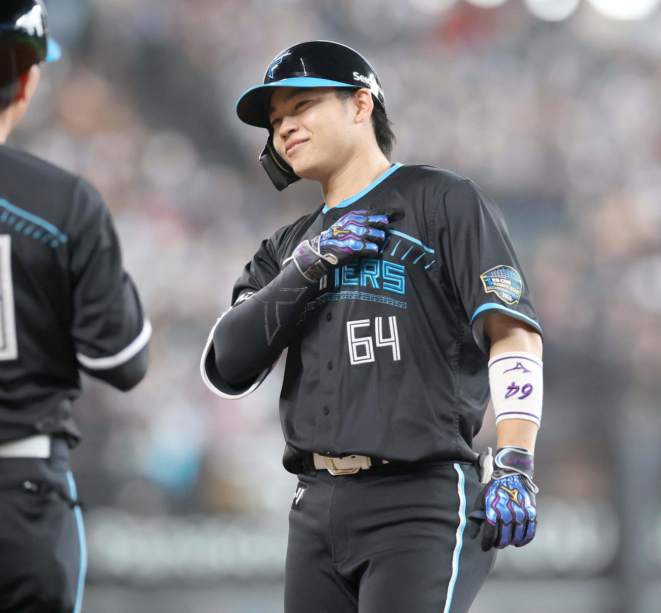 日本ハム対ロッテ　4回裏日本ハム1死一、二塁、適時打を放ち「カバイエテポーズ」の田宮（撮影・黒川智章）