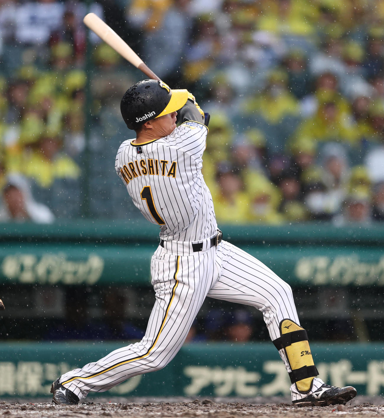 阪神対中日　6回裏阪神1死一塁、森下は左前打を放つ（撮影・上山淳一）