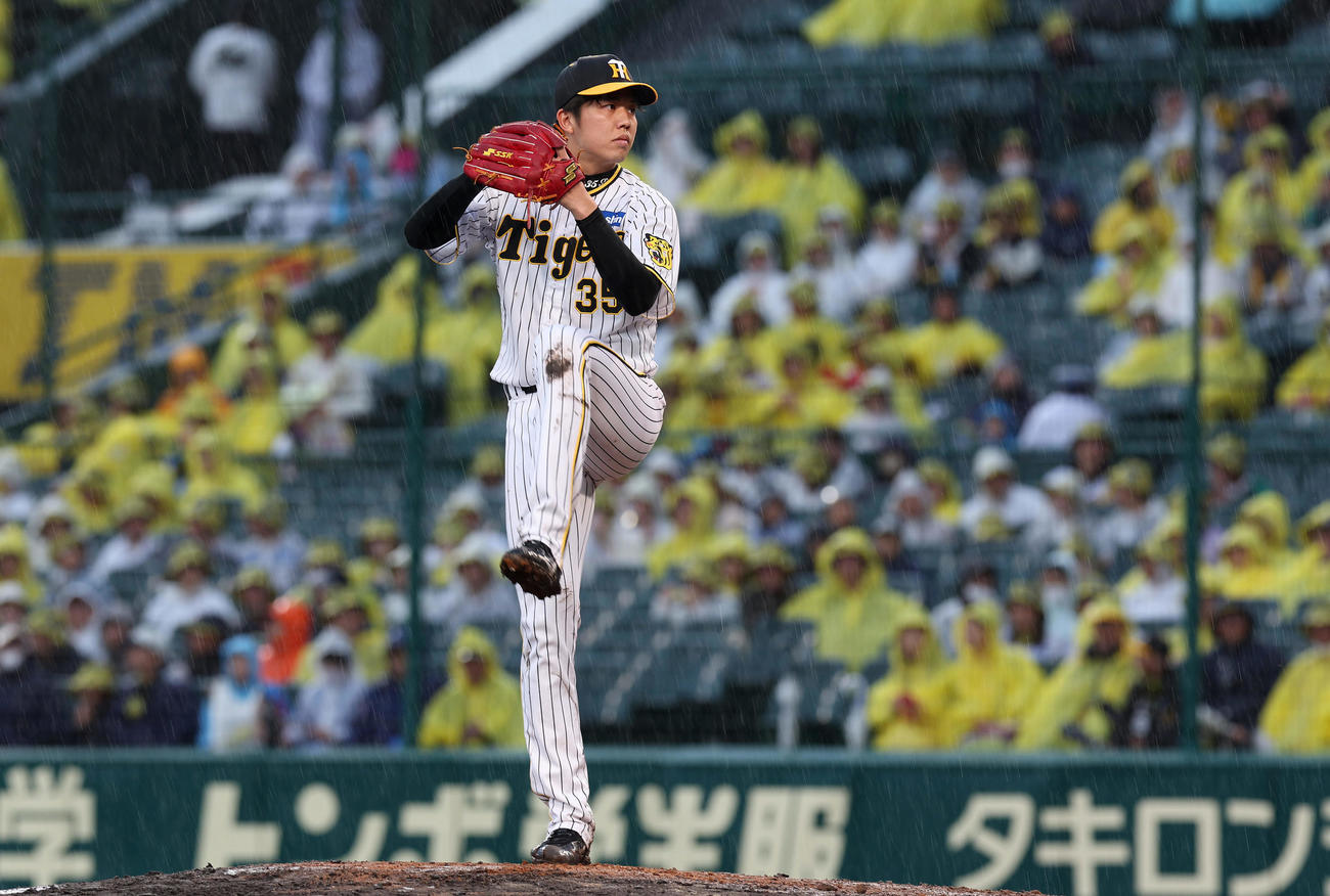 阪神対中日　7回表、力投する阪神才木（撮影・前田充）