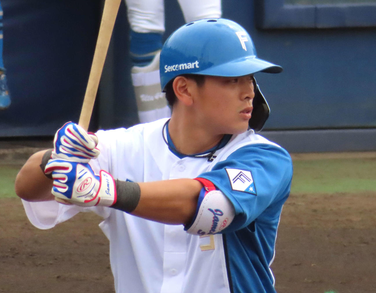 日本ハム対オイシックス　5回裏日本ハム無死、左中間へ二塁打を放った日本ハム野村（撮影・黒須亮）