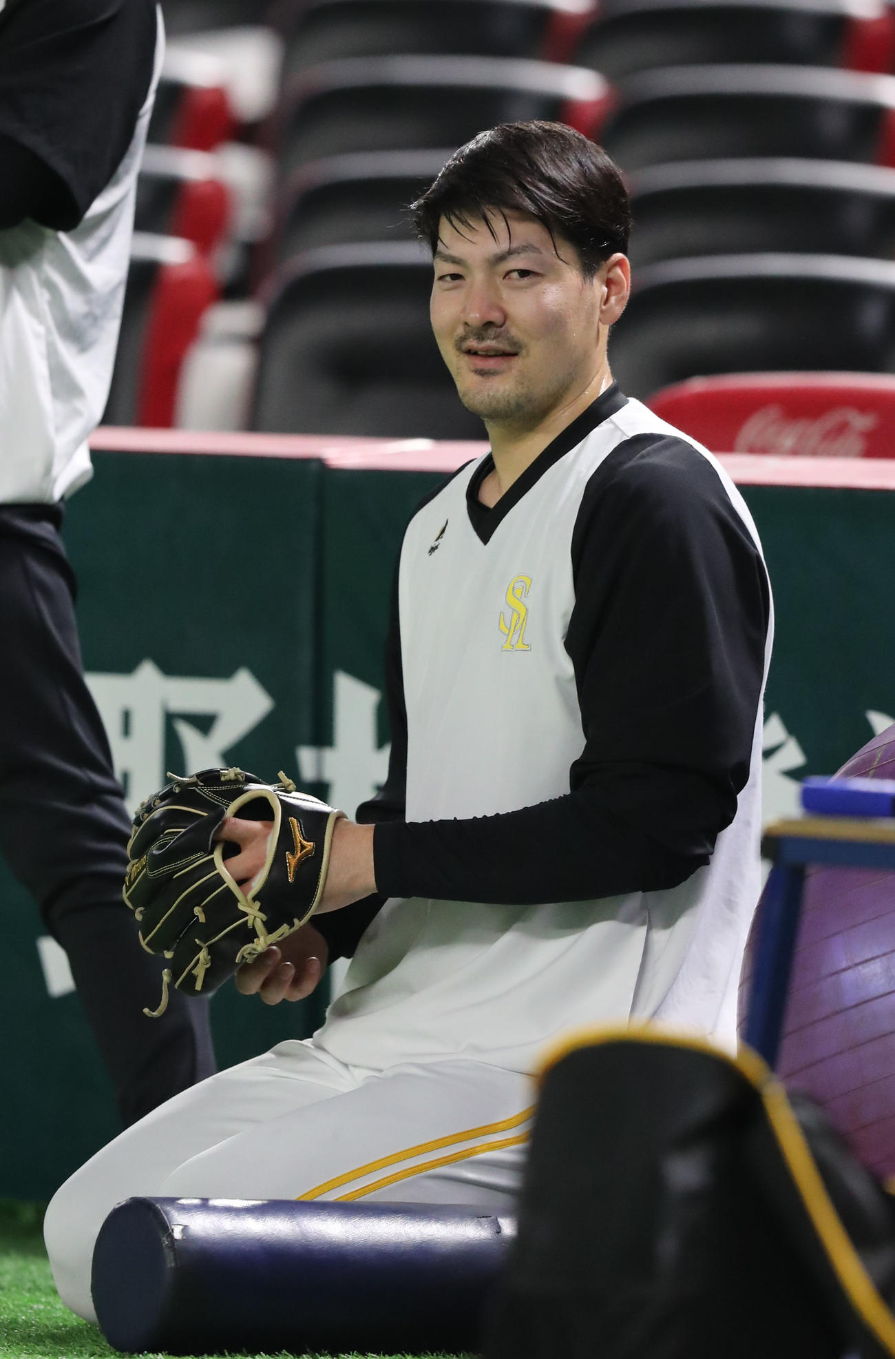 リラックスした雰囲気の有原（撮影・梅根麻紀）