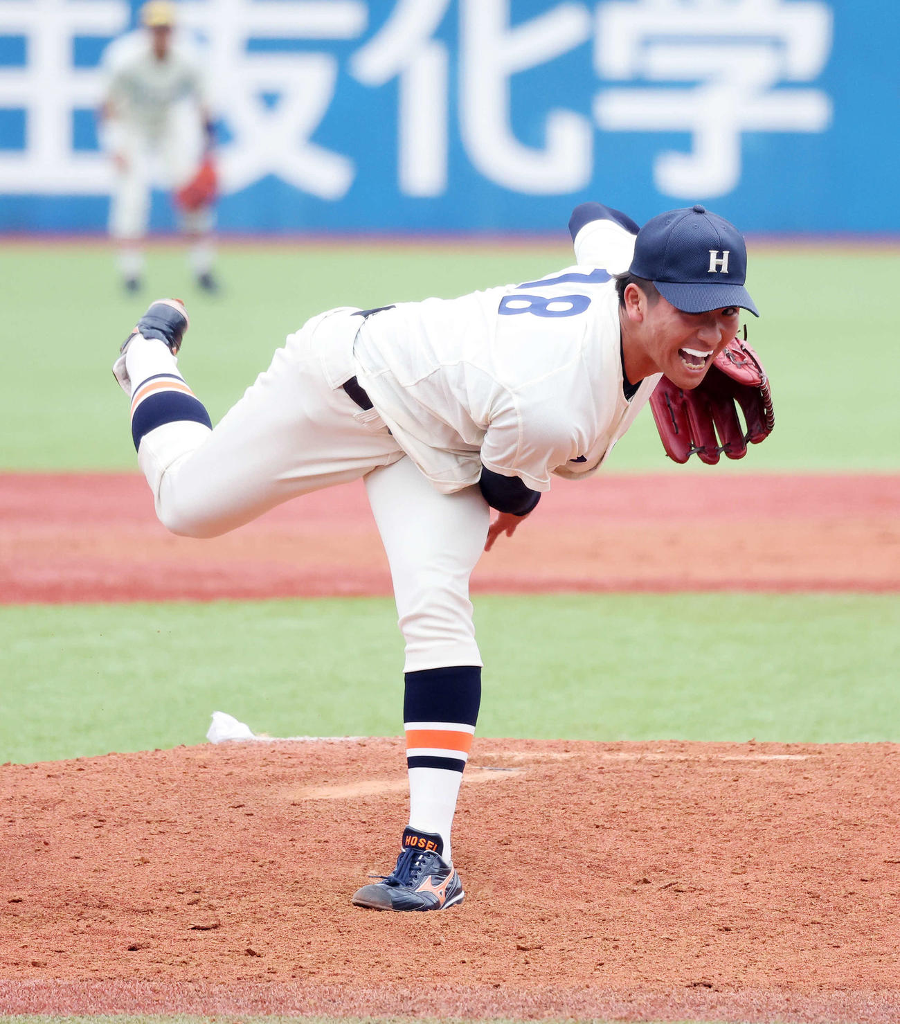 立大対法大　力投する法大先発の篠木（撮影・鈴木正人）
