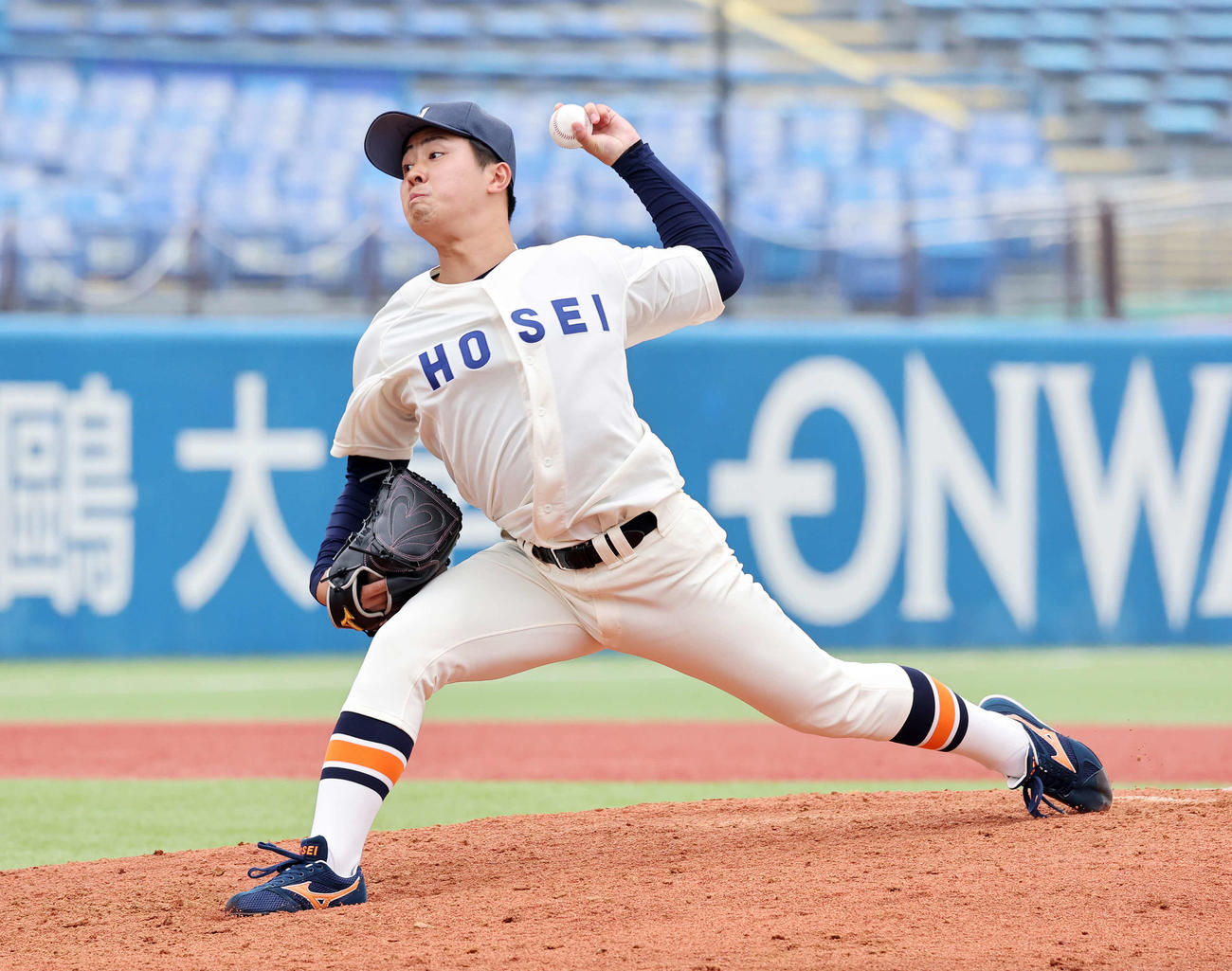 立大対法大　力投する法大2番手の吉鶴（撮影・鈴木正人）