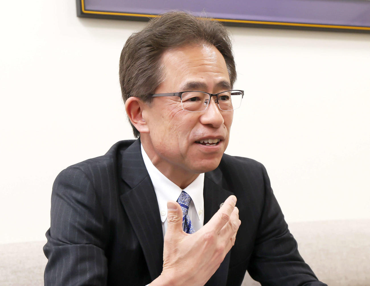 甲子園球場について語る阪神粟井球団社長（撮影・上山淳一）