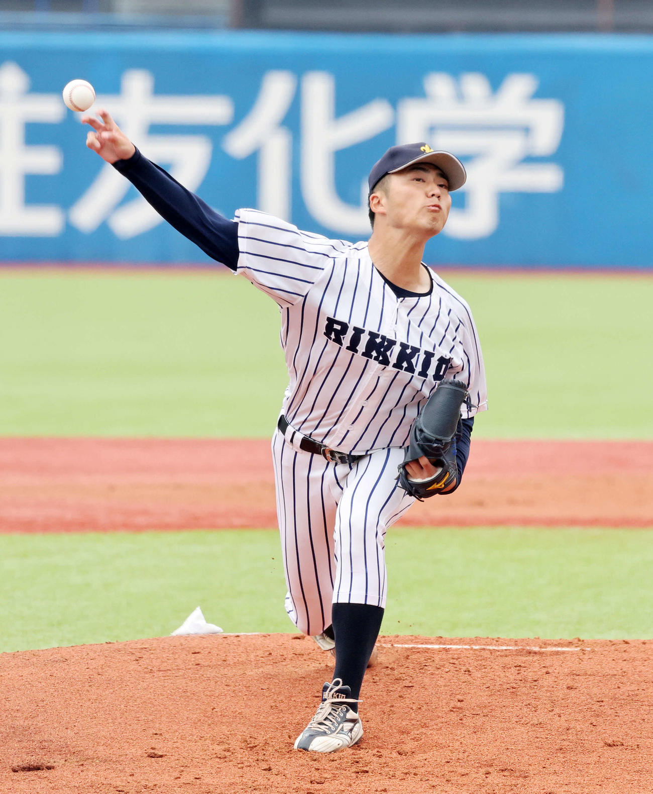 立大対法大　力投する立大先発の沖（撮影・鈴木正人）