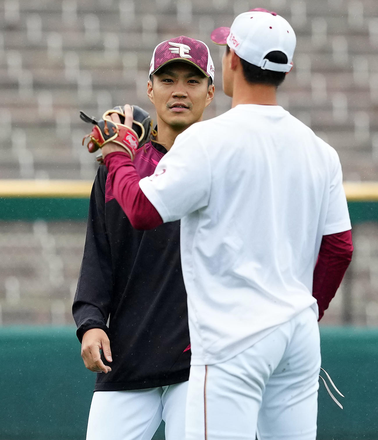 楽天対日本ハム　1軍に合流した楽天則本（撮影・たえ見朱実）