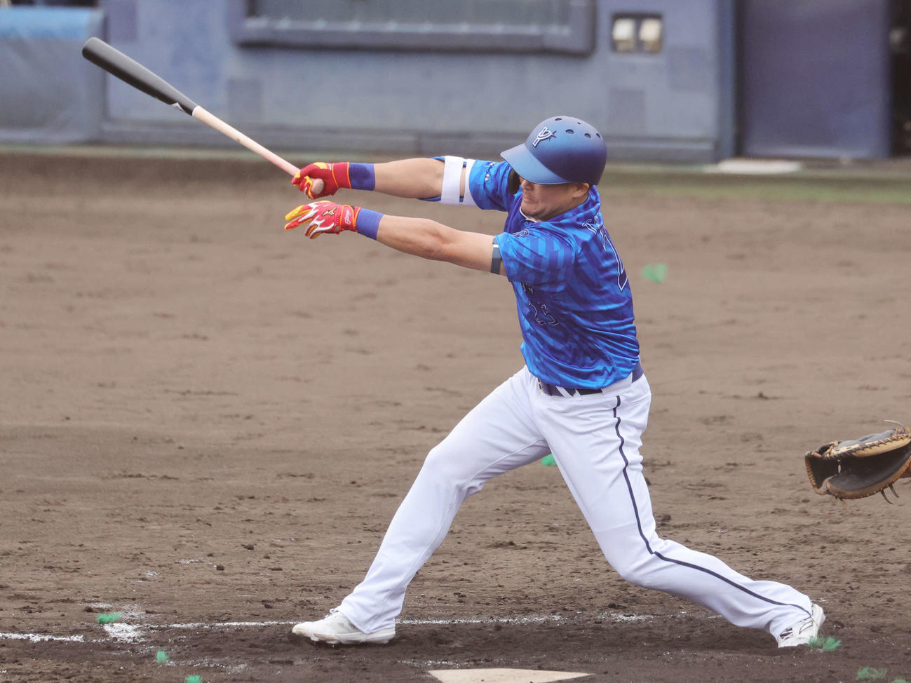 日本ハム対DeNA 7回表DeNA1死一、三塁、遊ゴロに倒れる筒香（撮影・野上伸悟）