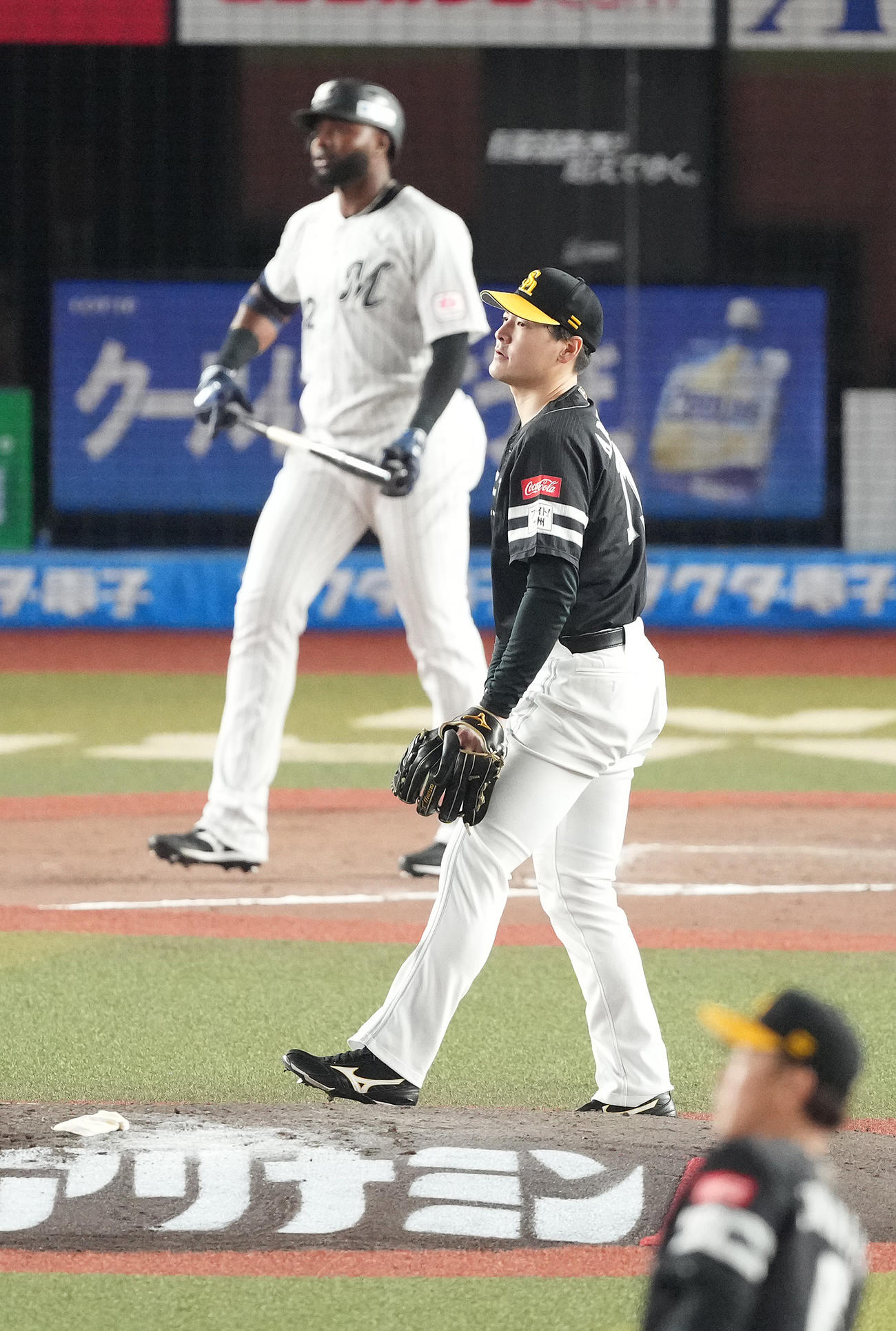 ロッテ対ソフトバンク　7回裏ロッテ1死、ポランコに右越えソロ本塁打を浴びる有原（撮影・鈴木みどり）