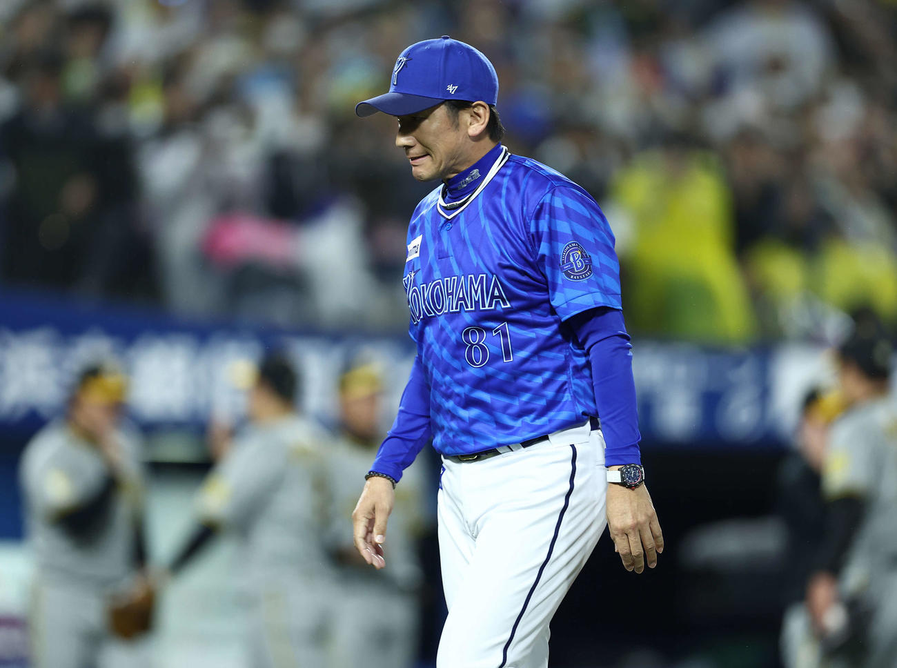 DeNA対阪神延長戦の末、引き分けで終える三浦監督（撮影・河田真司）