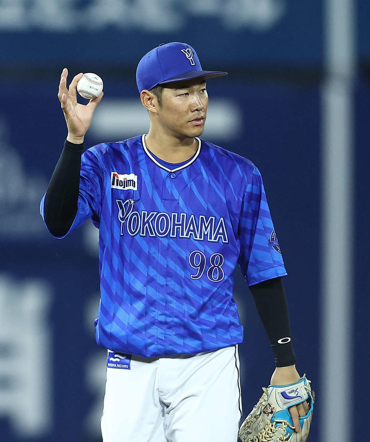DeNA対阪神　6回表阪神1死一塁、悪送球し同点を許す楠本（撮影・河田真司）