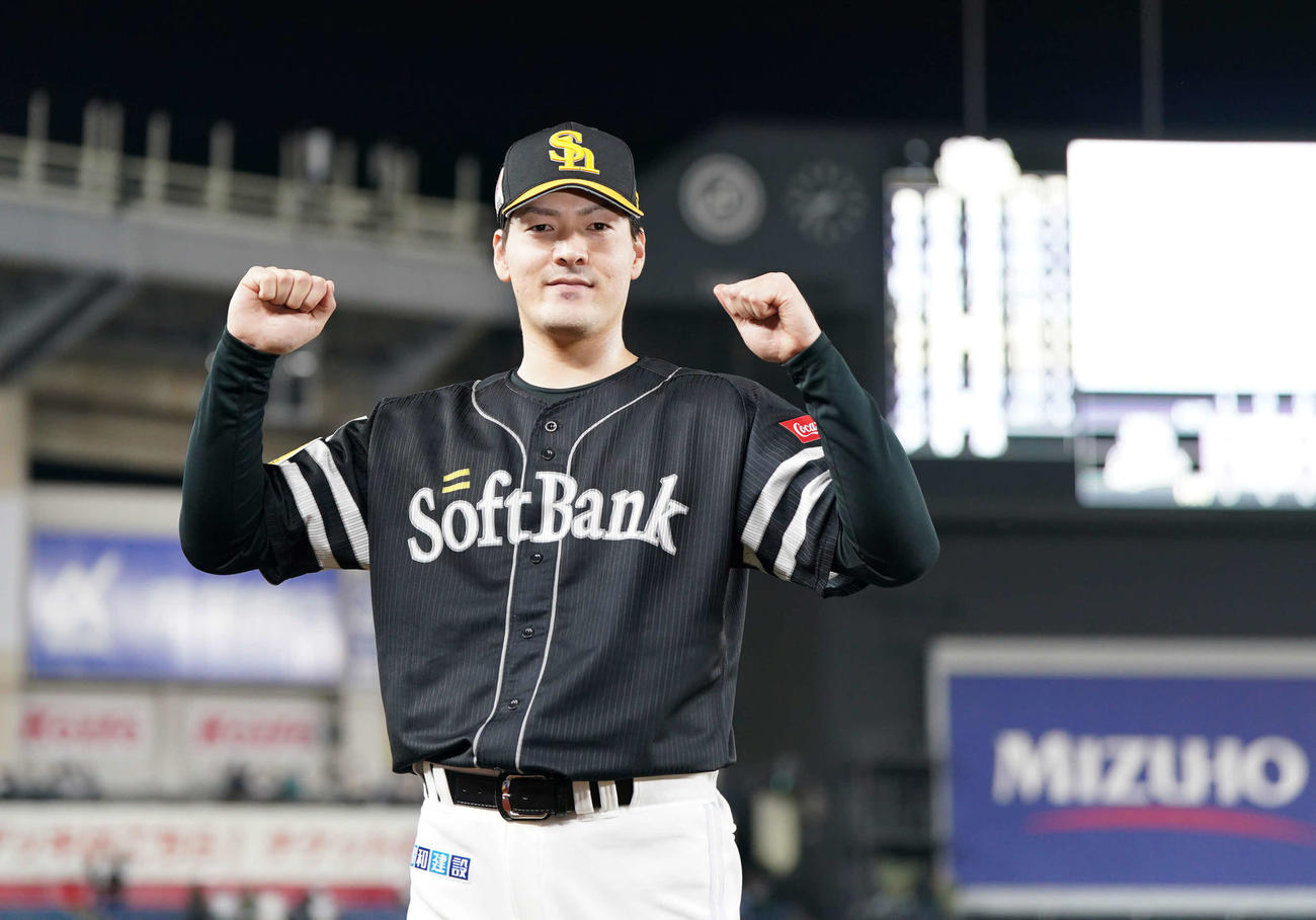 ロッテ対ソフトバンク　完投で今季2勝目を飾ったソフトバンク先発の有原（撮影・小沢裕）
